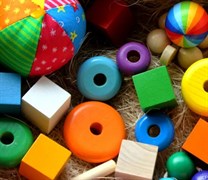 Размеры и форма игрушек и съемных деталей, в том числе маленьких шаров и фигурок для игр